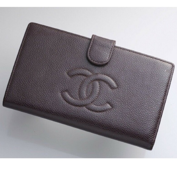 CHANEL Handbags - 100% Auth Chanel  Coco Caviar Skin Bifold Wallet
